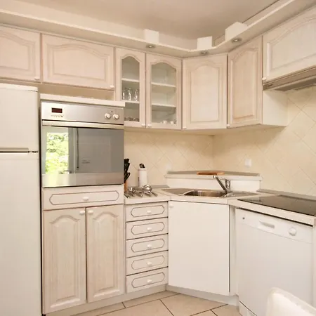Apartamento With Parking Space Pinezici, Krk - 5464 Pinezići