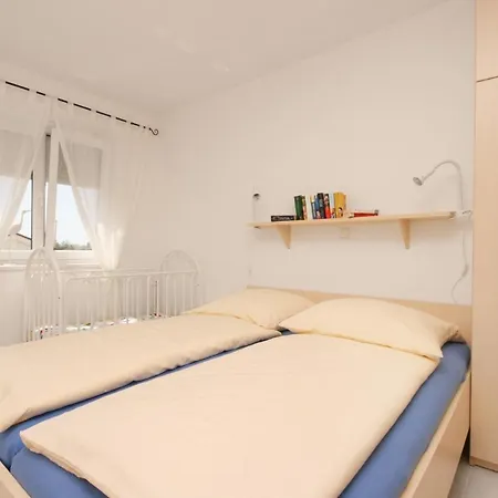 With Parking Space Pinezici, Krk - 5464 Apartament *
