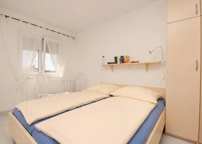 With Parking Space Pinezici, Krk - 5464 Apartment *