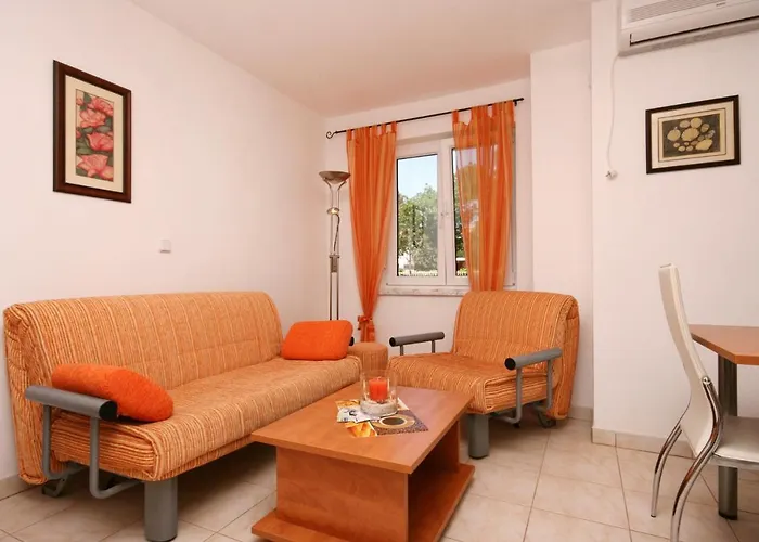 Διαμέρισμα With Parking Space Pinezici, Krk - 5464